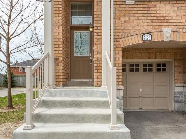 7198 Triumph Lane, Townhouse with 3 bedrooms, 3 bathrooms and 1 parking in Mississauga ON | Image 2