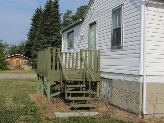 812 6th Avenue, House detached with 2 bedrooms, 1 bathrooms and 4 parking in Beaverlodge AB | Image 17