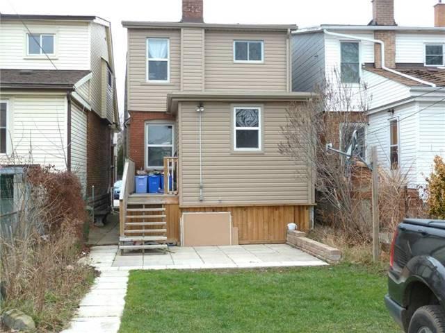18 Edgemont St N, House detached with 3 bedrooms, 2 bathrooms and 2 parking in Hamilton ON | Image 2