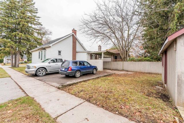 1422 Simcoe St, House detached with 3 bedrooms, 2 bathrooms and 2 parking in Oshawa ON | Image 23