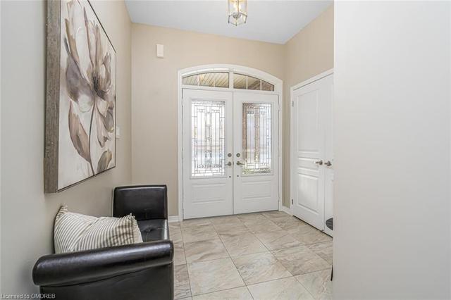 31 Upper Canada Court, House detached with 4 bedrooms, 2 bathrooms and 4 parking in Halton Hills ON | Image 6