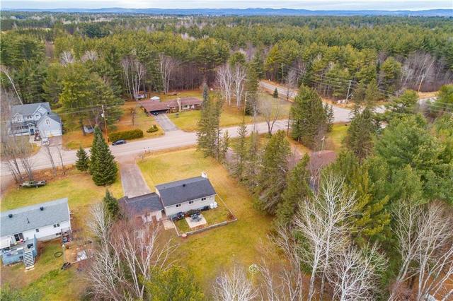 447 Achray Road, House detached with 4 bedrooms, 2 bathrooms and 6 parking in Laurentian Valley ON | Image 27