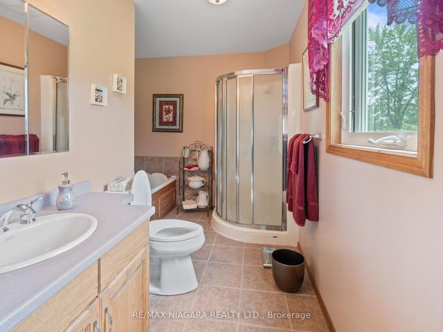 2482 Miller Rd, House detached with 5 bedrooms, 3 bathrooms and 12 parking in Niagara Falls ON | Image 11