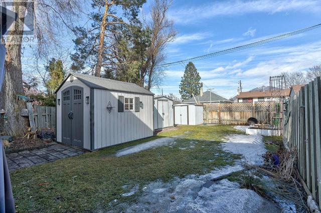 352/354 Alexander Ave, House detached with 2 bedrooms, 2 bathrooms and null parking in Kamloops BC | Image 3