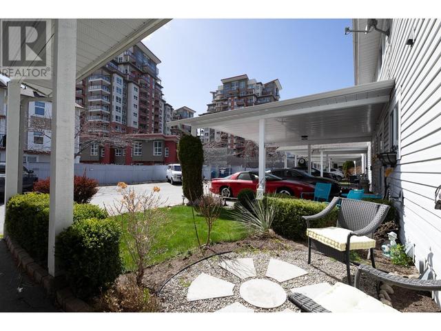 104 - 3315 Wilson Street, House attached with 3 bedrooms, 1 bathrooms and 1 parking in Penticton BC | Image 4