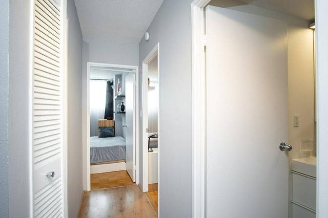 1605 - 250 Scarlett Rd, Condo with 2 bedrooms, 2 bathrooms and 1 parking in Toronto ON | Image 10