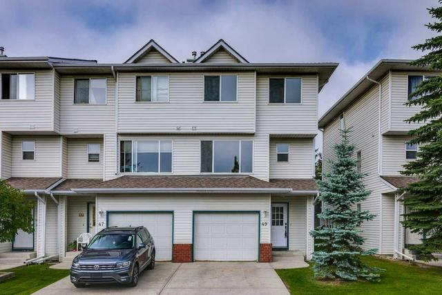 49 Harvest Oak Circle Ne, Home with 3 bedrooms, 1 bathrooms and 2 parking in Calgary AB | Image 1