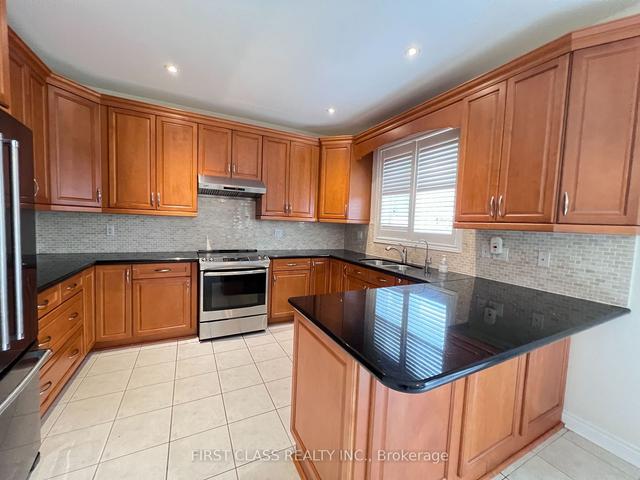 75 Lakespring Dr, House detached with 4 bedrooms, 4 bathrooms and 4 parking in Markham ON | Image 2