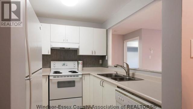111 - 3000 Sandwich, Condo with 2 bedrooms, 2 bathrooms and null parking in Windsor ON | Image 4