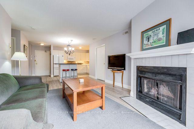 310 - 126 Bell Farm Rd, Condo with 2 bedrooms, 2 bathrooms and 1 parking in Barrie ON | Image 5