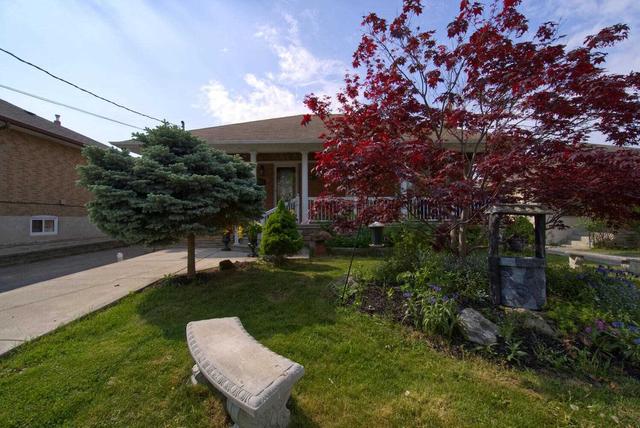 27 Arrowsmith Ave, House detached with 3 bedrooms, 2 bathrooms and 6 parking in Toronto ON | Image 23