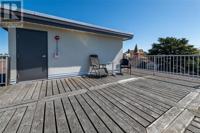 south facing common roof top patio | Image 26