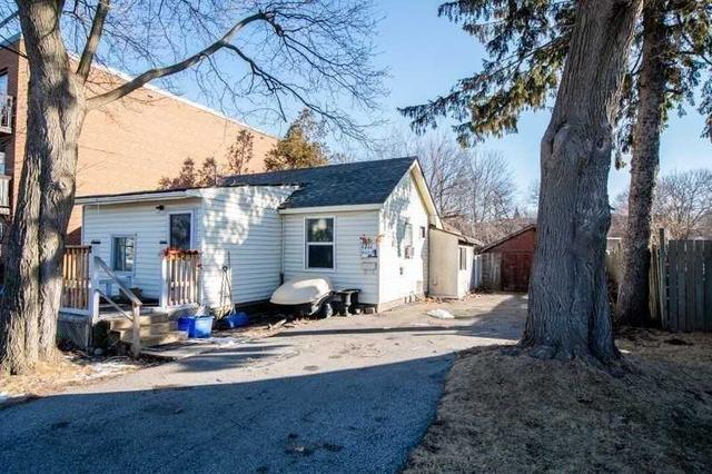 1711 Charles St, House detached with 3 bedrooms, 1 bathrooms and 6 parking in Whitby ON | Image 6