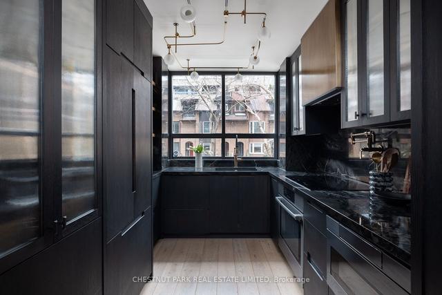 29a Dundonald St, Townhouse with 3 bedrooms, 3 bathrooms and 1 parking in Toronto ON | Image 4