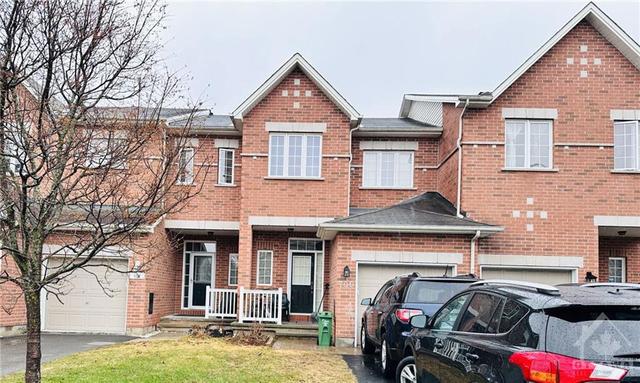 700 Bowercrest Crescent, Townhouse with 3 bedrooms, 2 bathrooms and 3 parking in Ottawa ON | Image 1