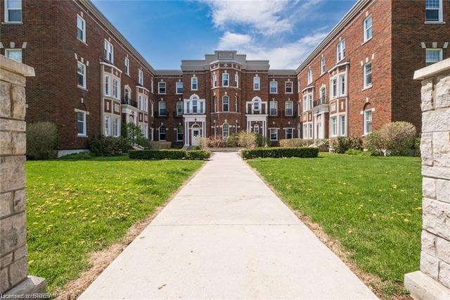 23 - 54 Dufferin Avenue, House attached with 2 bedrooms, 1 bathrooms and 1 parking in Brantford ON | Image 3