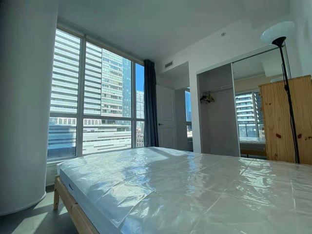 811 - 8 Mercer St, Condo with 2 bedrooms, 2 bathrooms and 0 parking in Toronto ON | Image 4