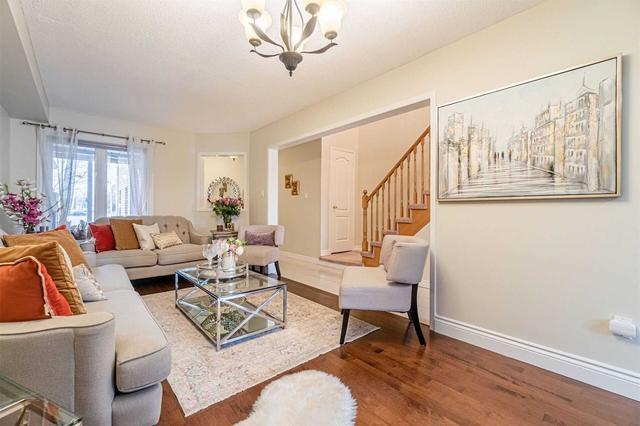 129 Parktree Dr, House attached with 3 bedrooms, 3 bathrooms and 4 parking in Vaughan ON | Image 2