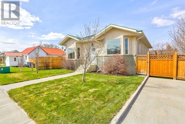 121 20 Street, House detached with 5 bedrooms, 3 bathrooms and 4 parking in Fort Macleod AB | Image 2