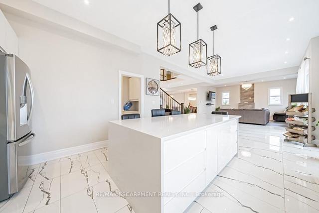 22 Pathfinder Crt, House detached with 5 bedrooms, 5 bathrooms and 6 parking in Hamilton ON | Image 2