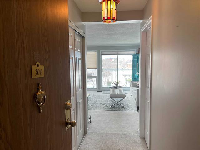 1099 Clonsilla Ave, Condo with 2 bedrooms, 2 bathrooms and 1 parking in Peterborough ON | Image 3
