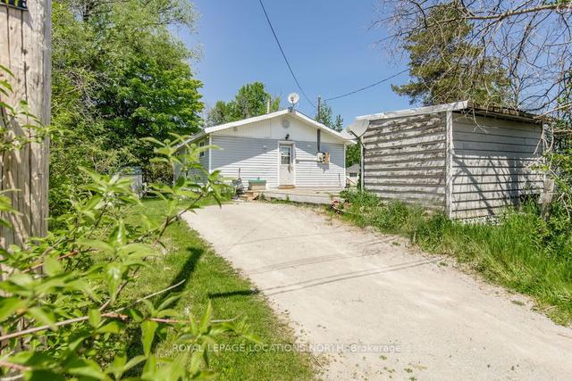 196 Paradise Ave, House detached with 2 bedrooms, 1 bathrooms and 6 parking in Tay ON | Image 19