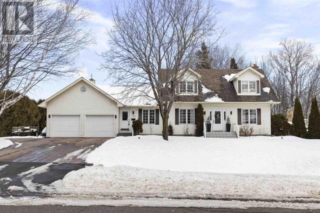 124 Palomino Dr, House detached with 4 bedrooms, 2 bathrooms and null parking in Sault Ste. Marie ON | Image 2