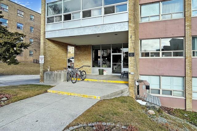 3 - 8 Kinsdale Blvd, Condo with 1 bedrooms, 1 bathrooms and 0 parking in Toronto ON | Image 1