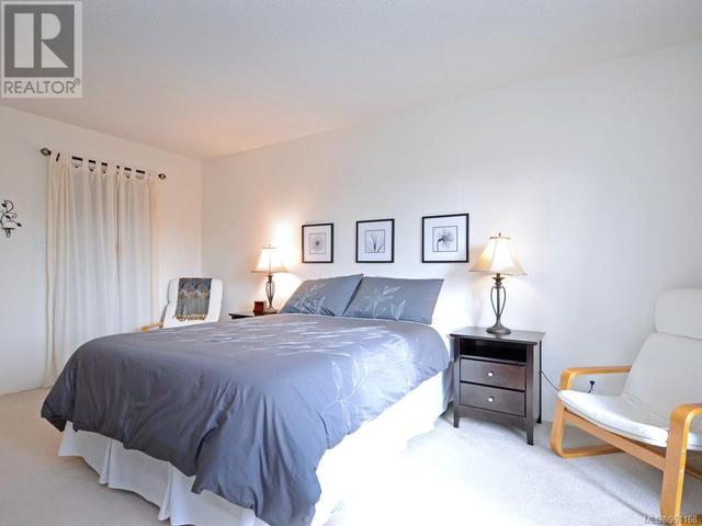 102 - 940 Inverness Rd, Condo with 2 bedrooms, 2 bathrooms and 1 parking in Saanich BC | Image 11