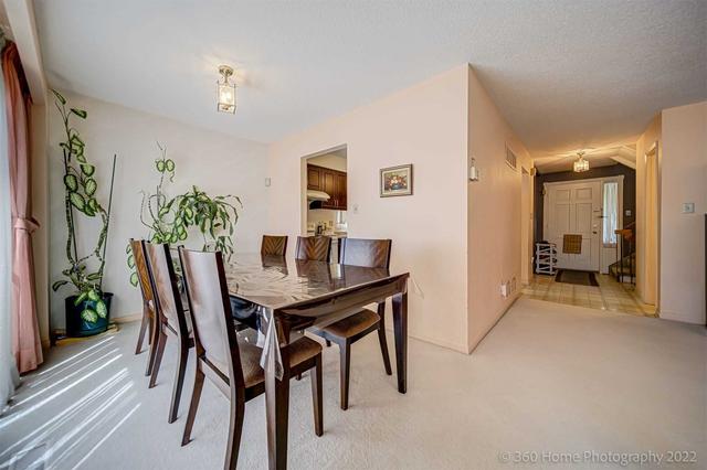 61 Croach Cres, House detached with 3 bedrooms, 3 bathrooms and 3 parking in Toronto ON | Image 11