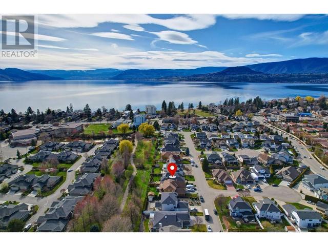663 Pimlico Road, House detached with 2 bedrooms, 2 bathrooms and 4 parking in Kelowna BC | Image 3