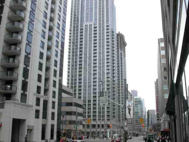 3213 - 763 Bay St, Condo with 1 bedrooms, 1 bathrooms and 1 parking in Toronto ON | Image 1