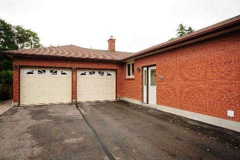 79 Munro Cres, House detached with 2 bedrooms, 2 bathrooms and 4 parking in Uxbridge ON | Image 3