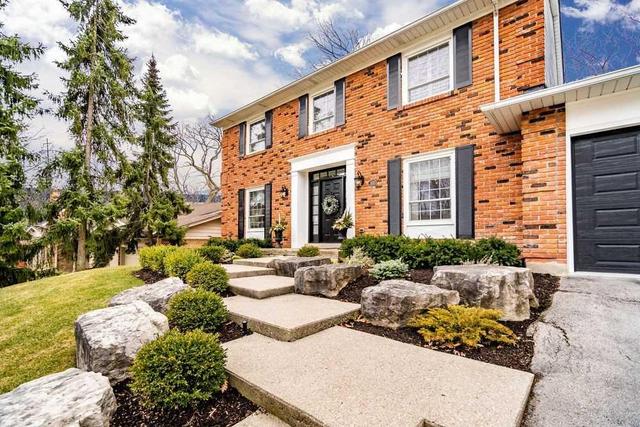1970 Four Seasons Dr, House detached with 3 bedrooms, 4 bathrooms and 2 parking in Burlington ON | Image 2