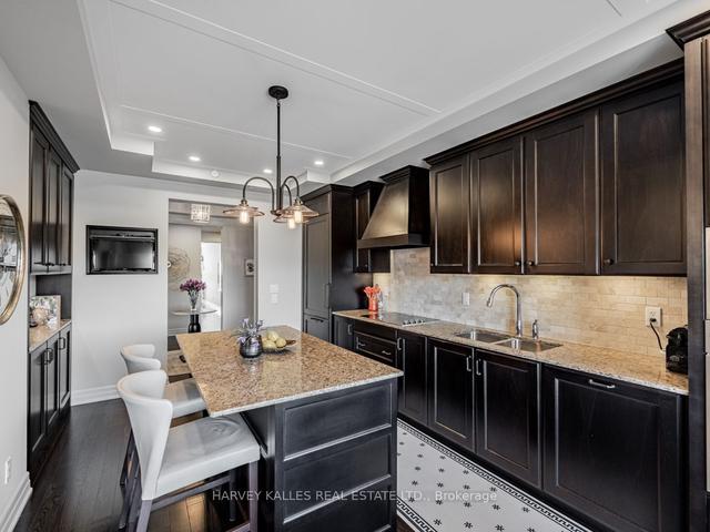 708 - 30 Old Mill Rd W, Condo with 3 bedrooms, 3 bathrooms and 1 parking in Toronto ON | Image 6