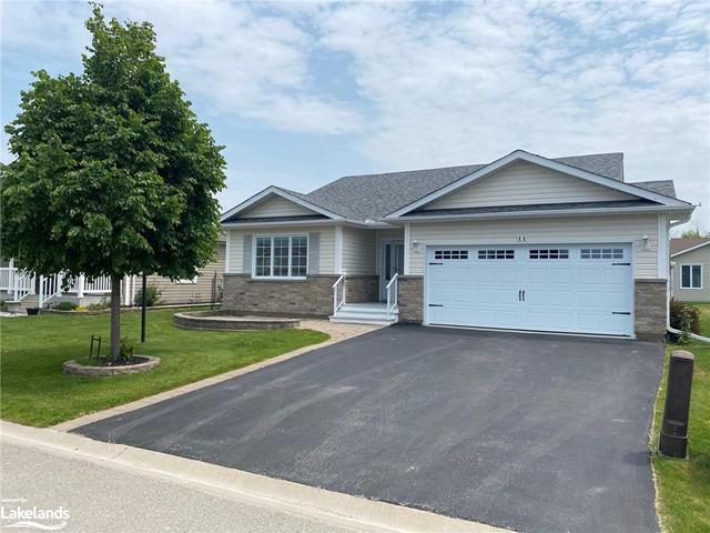 11 Marvin Gardens Boulevard, House detached with 2 bedrooms, 2 bathrooms and 4 parking in Wasaga Beach ON | Image 1