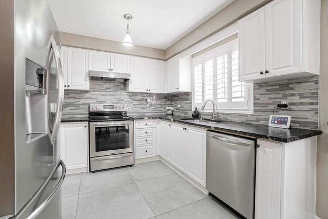 24 Cesna Ave, House attached with 3 bedrooms, 4 bathrooms and 1 parking in Vaughan ON | Image 2