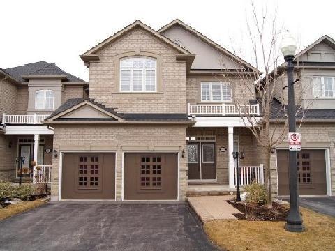 83 Stonecliffe Cres, Townhouse with 3 bedrooms, 3 bathrooms and 4 parking in Aurora ON | Image 1