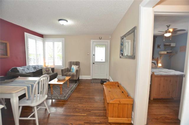 16 Fulton St, House detached with 2 bedrooms, 1 bathrooms and 3 parking in Milton ON | Image 6