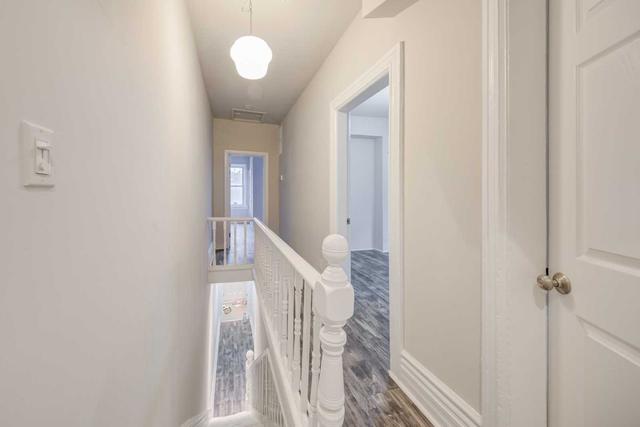 upper - 293 Augusta Ave, House attached with 2 bedrooms, 1 bathrooms and 0 parking in Toronto ON | Image 11