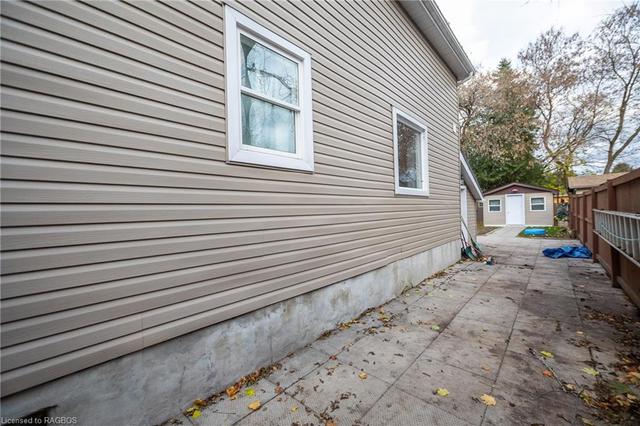1113 3rd Ave W, House semidetached with 3 bedrooms, 1 bathrooms and 2 parking in Owen Sound ON | Image 25