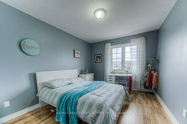 65 Ralgreen Cres, House attached with 3 bedrooms, 3 bathrooms and 3 parking in Kitchener ON | Image 19