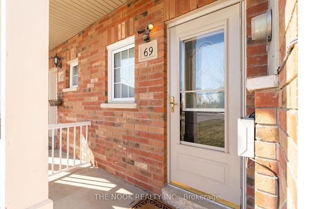 69 Plantation Crt, House attached with 3 bedrooms, 3 bathrooms and 3 parking in Whitby ON | Image 12