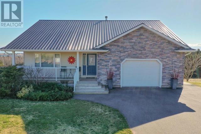 365 Souris River Road, House detached with 4 bedrooms, 3 bathrooms and null parking in Souris FD PE | Image 35