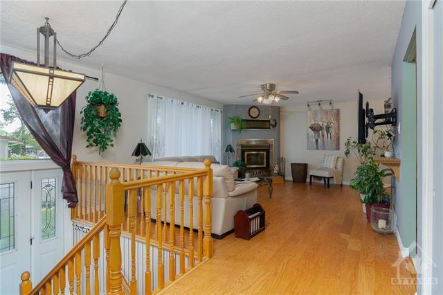 1004 Watson Street, House detached with 4 bedrooms, 2 bathrooms and 4 parking in Ottawa ON | Image 5