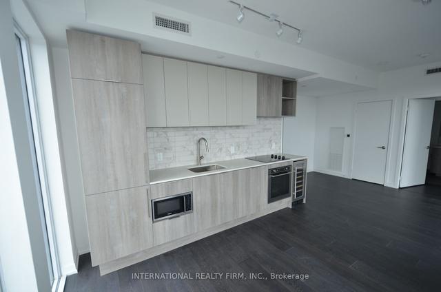 1705 - 2020 Bathurst St, Condo with 3 bedrooms, 2 bathrooms and 1 parking in Toronto ON | Image 30
