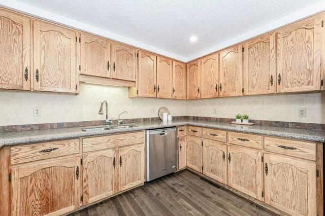 26 Ervin Cres, House detached with 3 bedrooms, 3 bathrooms and 4 parking in Guelph ON | Image 2