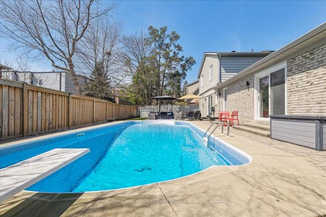 2072 Chippewa Tr, House detached with 4 bedrooms, 3 bathrooms and 8 parking in Mississauga ON | Image 12