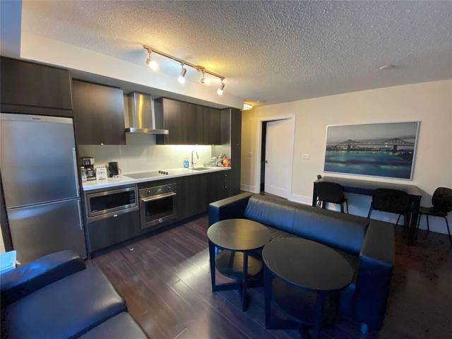 404 - 300 Front St W, Condo with 3 bedrooms, 2 bathrooms and 1 parking in Toronto ON | Image 6