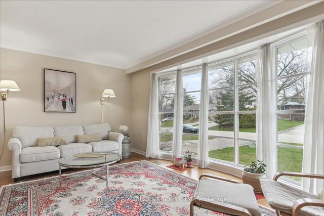 82 Rayne Ave, House detached with 3 bedrooms, 2 bathrooms and 4 parking in Oakville ON | Image 37